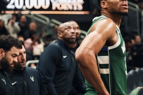 爱游戏官网-詹姆斯焦点对战，字母哥与80激战塞尔维亚队分钟，刷新纪录胜负难料！